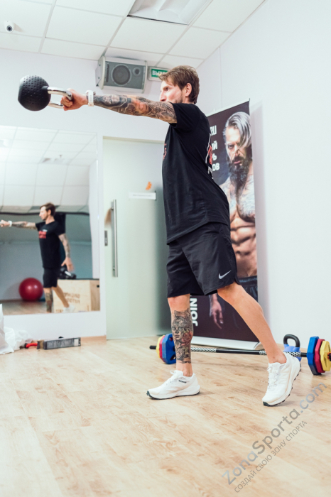 Гиря 20 кг с хромированной ручкой полиуретановая (CPU) Original FitTools Гиря 20 кг с хромированной ручкой полиуретановая (CPU) Original FitTools